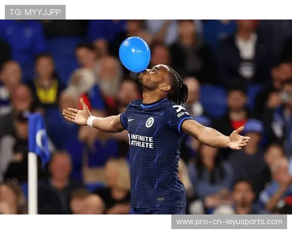 切尔西连续反压制造杀机,恩昆库爆射偏出 切尔西连续反压制造杀机,恩昆库爆射偏出