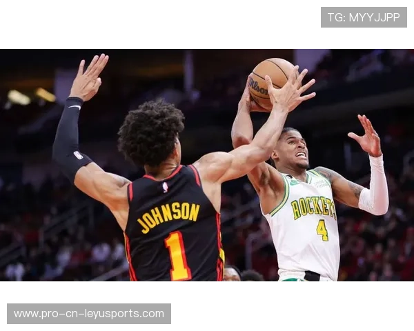 比沃尔训练课专注移动路线，防守韧性增强