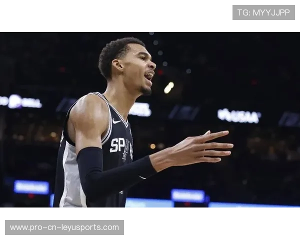 文班亚马攻防两端存在感拉满